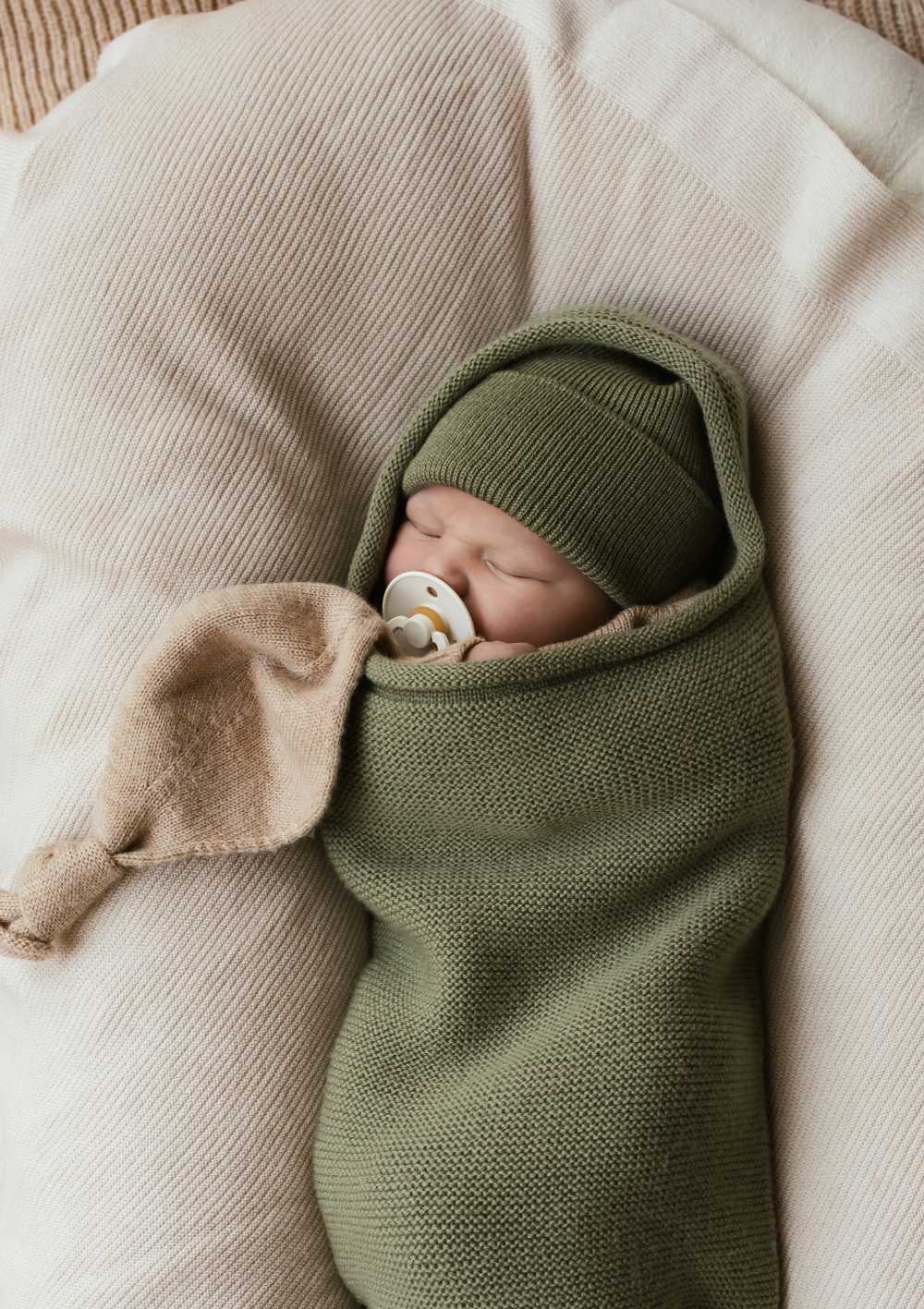 hvid Strick-Schnullertuch 'Titi Comforter' sand