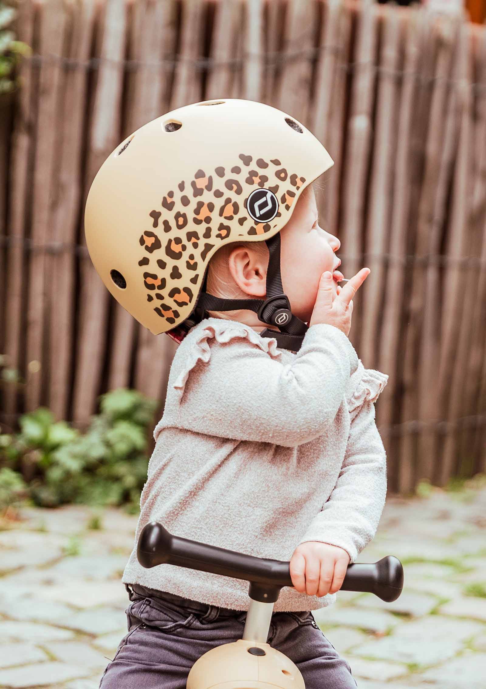 Scoot and Ride Helm Graphics Leopard