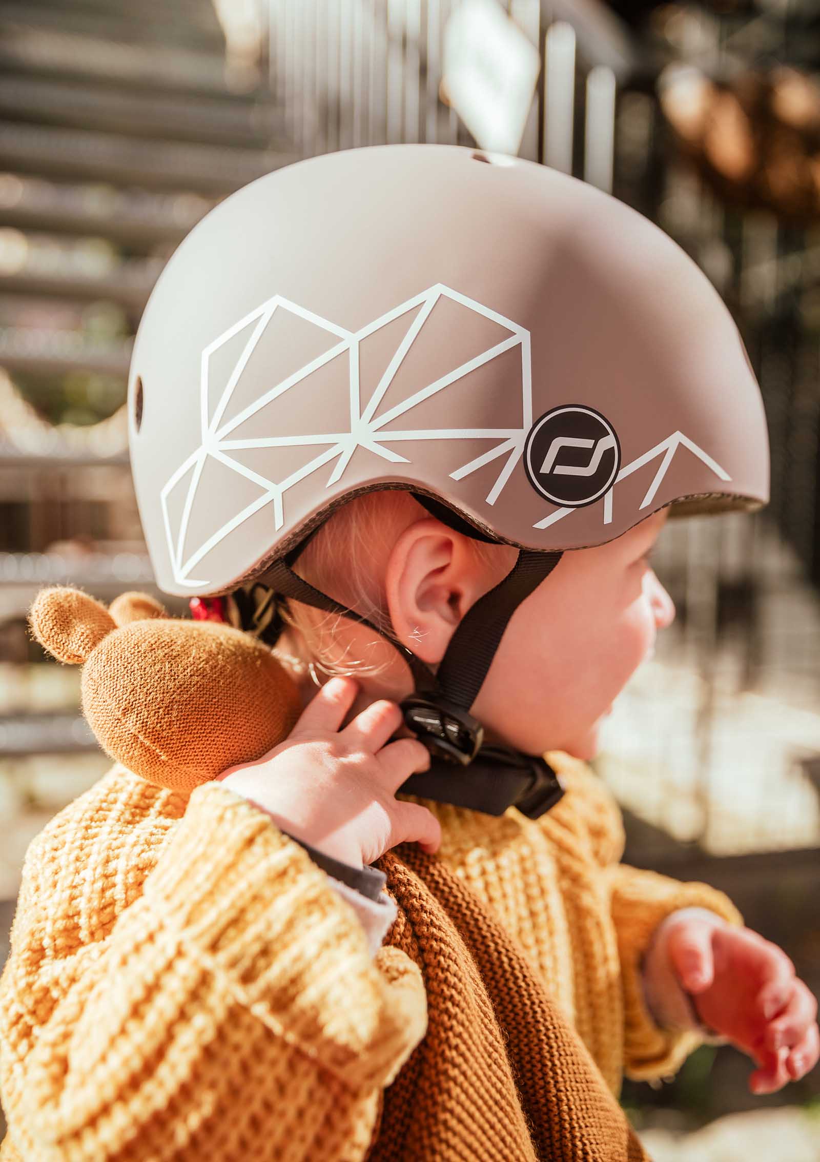 Scoot and Ride Helm Graphics Brown Lines 