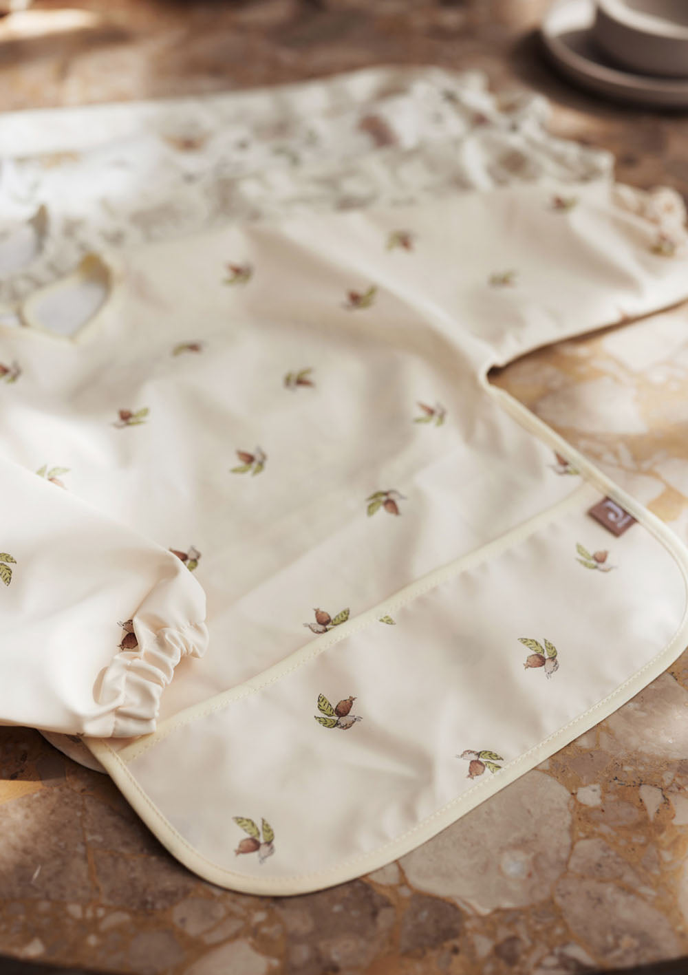 Jollein Lätzchen mit Ärmeln 'Rosehip' wasserdicht