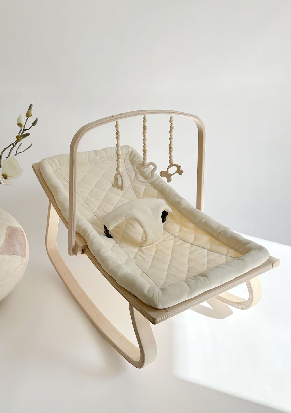 Unique Love Babywippe Ivory white mit Spielbogen