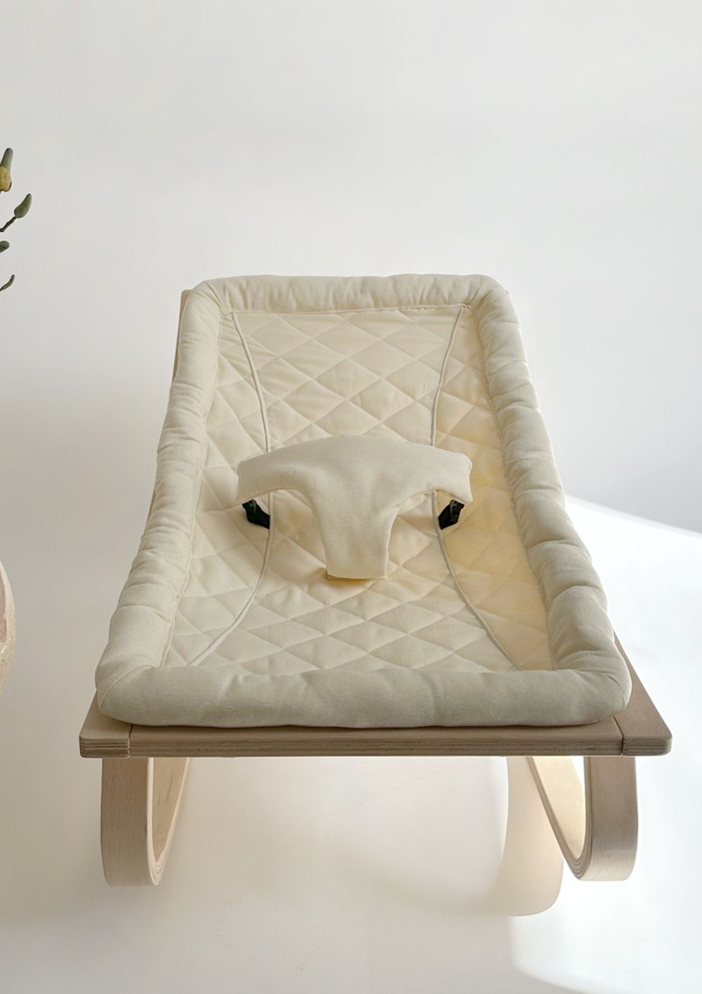 Unique Love Babywippe Ivory white mit Spielbogen