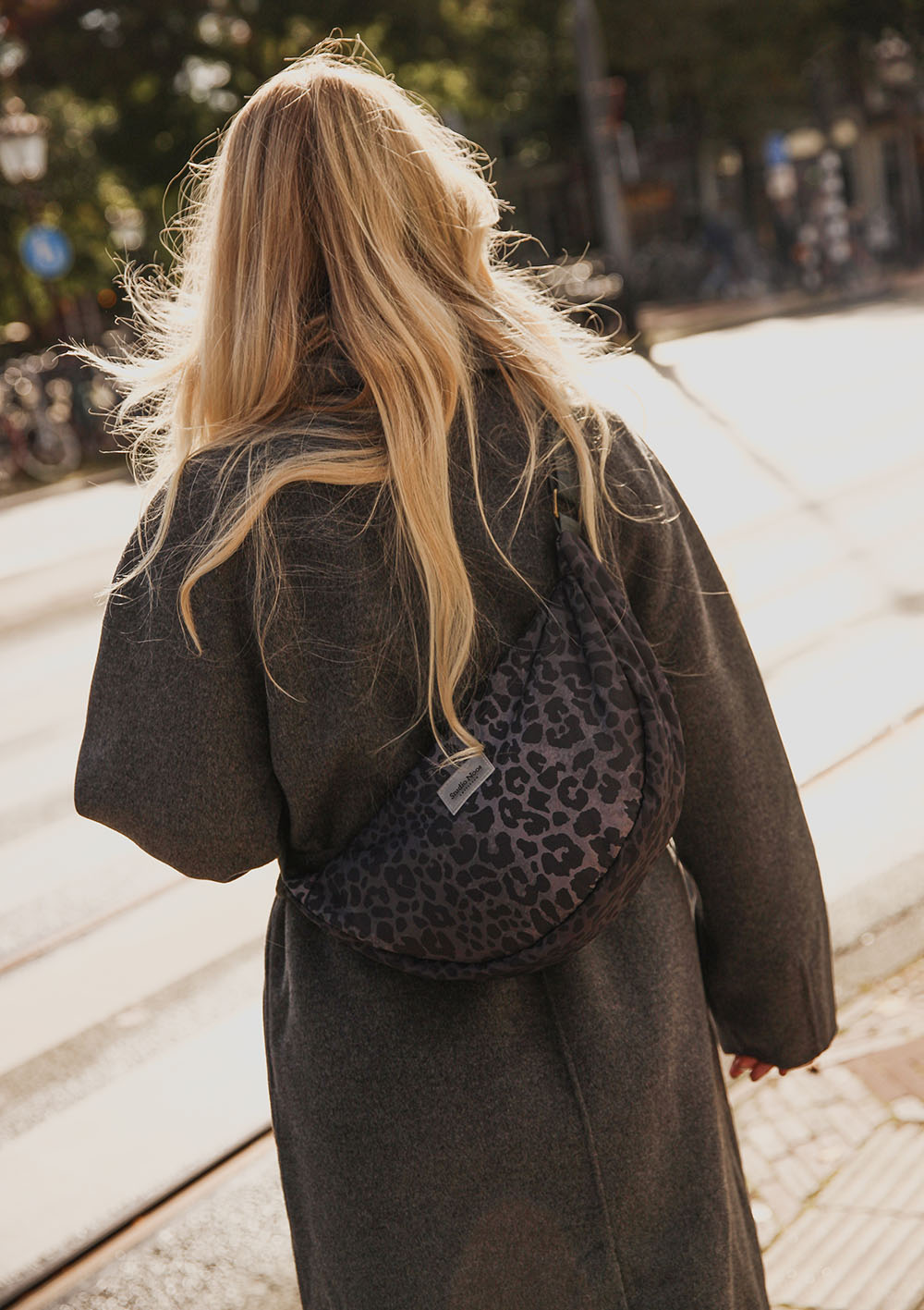 Studio Noos Umhängetasche 'Puffy Adult Fanny Pack' Antra Leopard