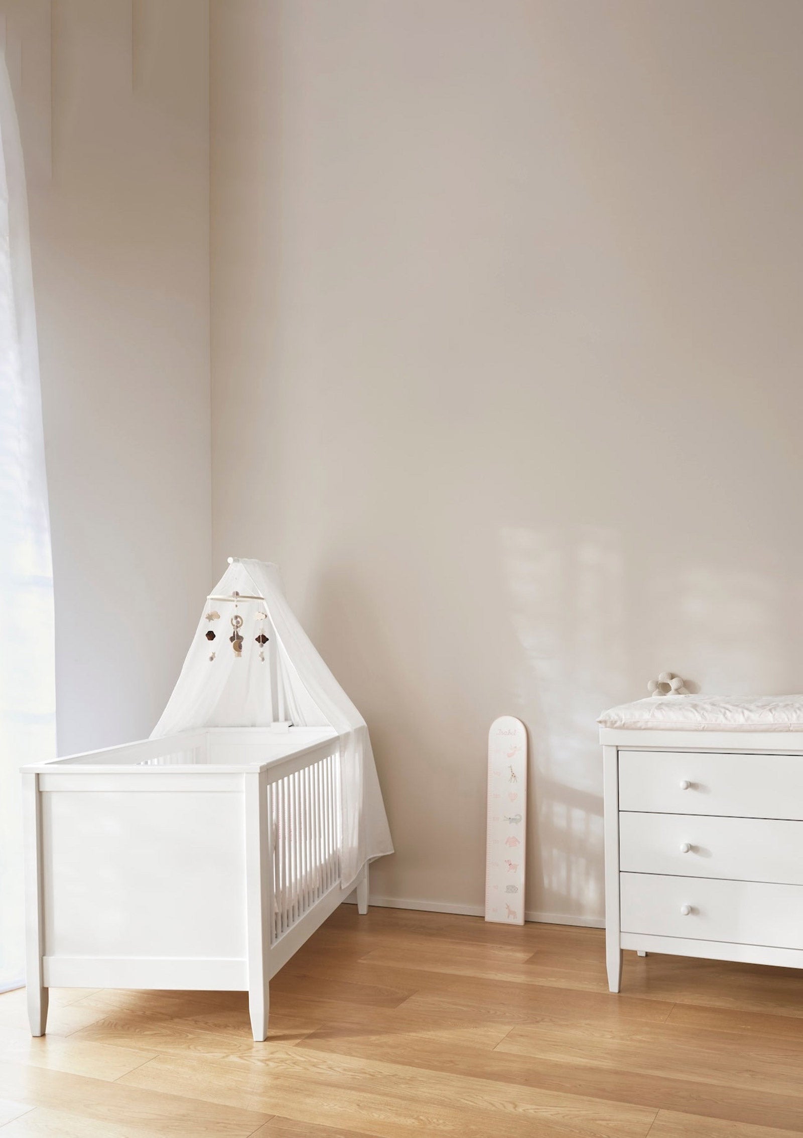 Isle of Dogs Babybett weiß 140 x 70 cm