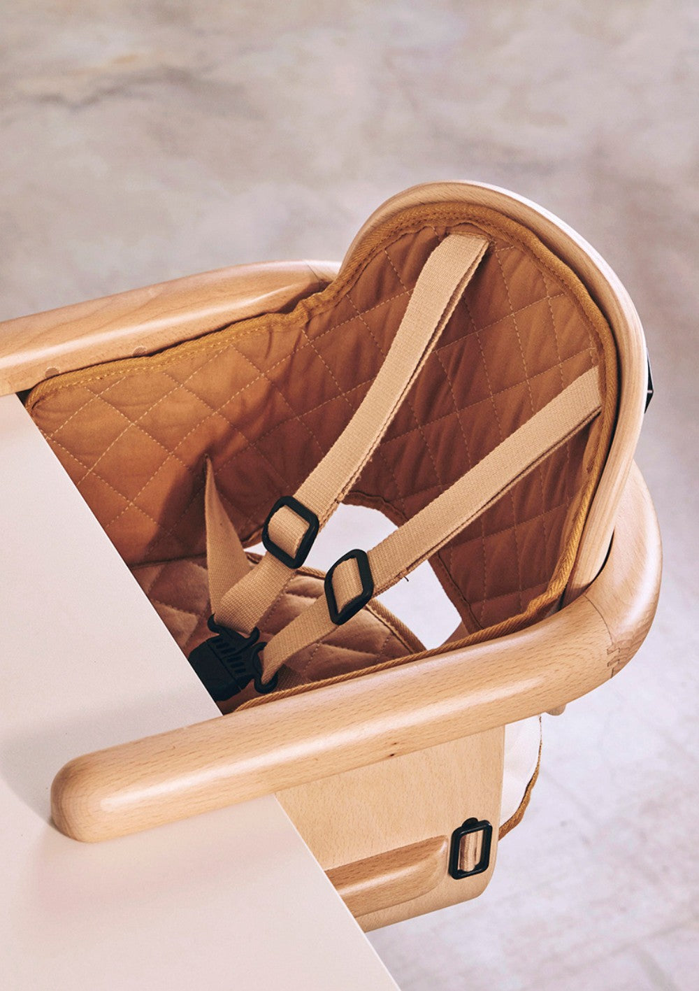 Charlie Crane Tischsitz mit Sitzauflage 'Hiko' Camel