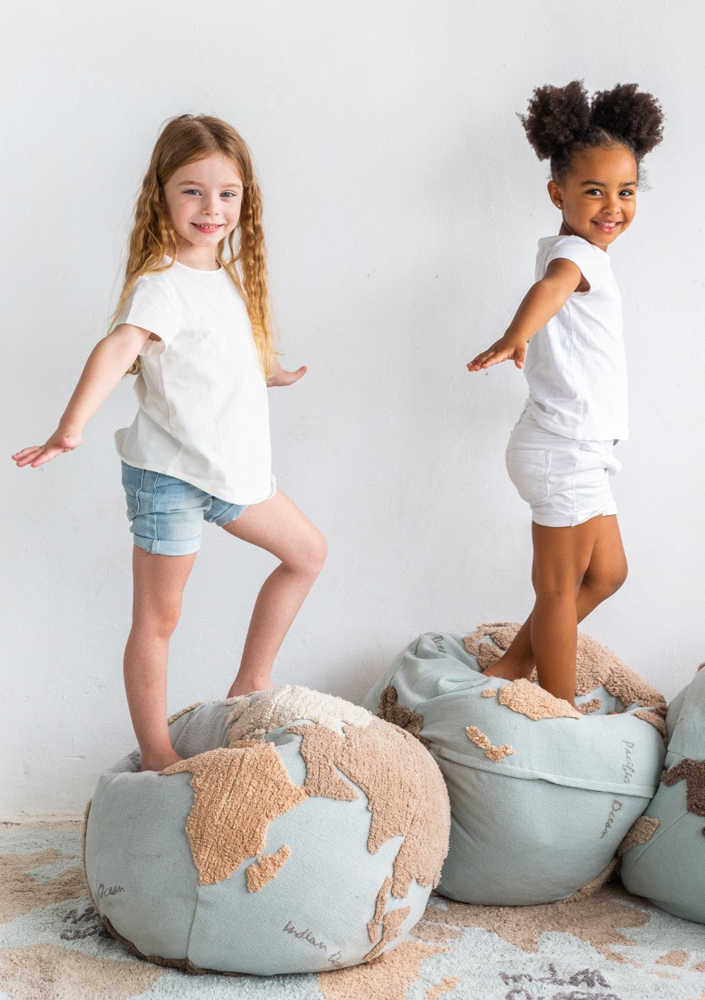 Lorena Canals Sitzpouf 'World Map'