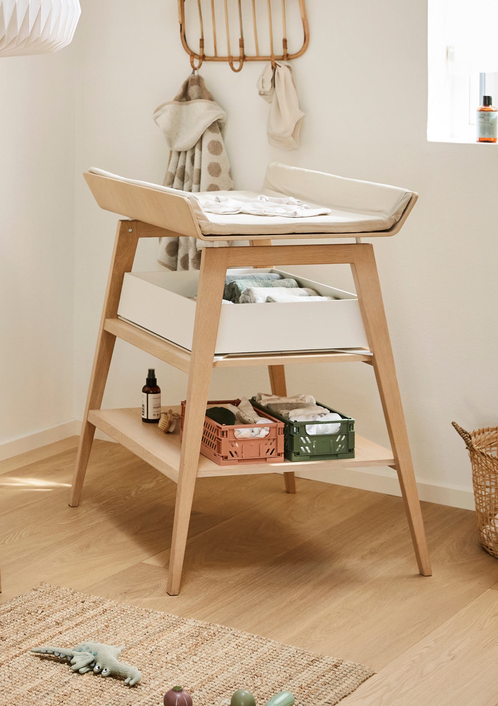 Leander Wickeltisch mit Schaumstoffpolster und Schublade 'Linea' Buche
