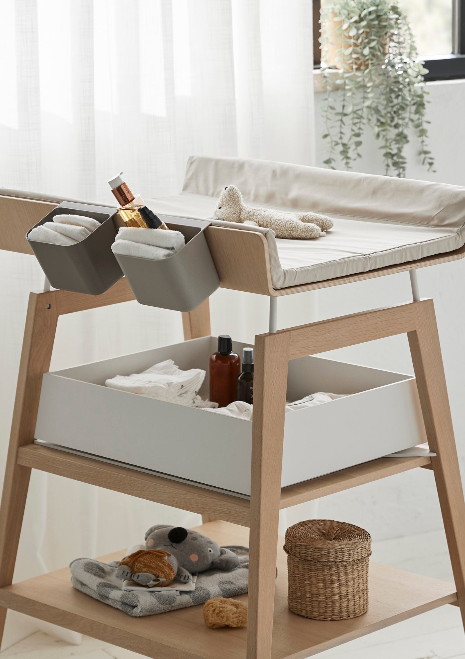 Leander Wickeltisch mit Schaumstoffpolster und Schublade 'Linea' Buche