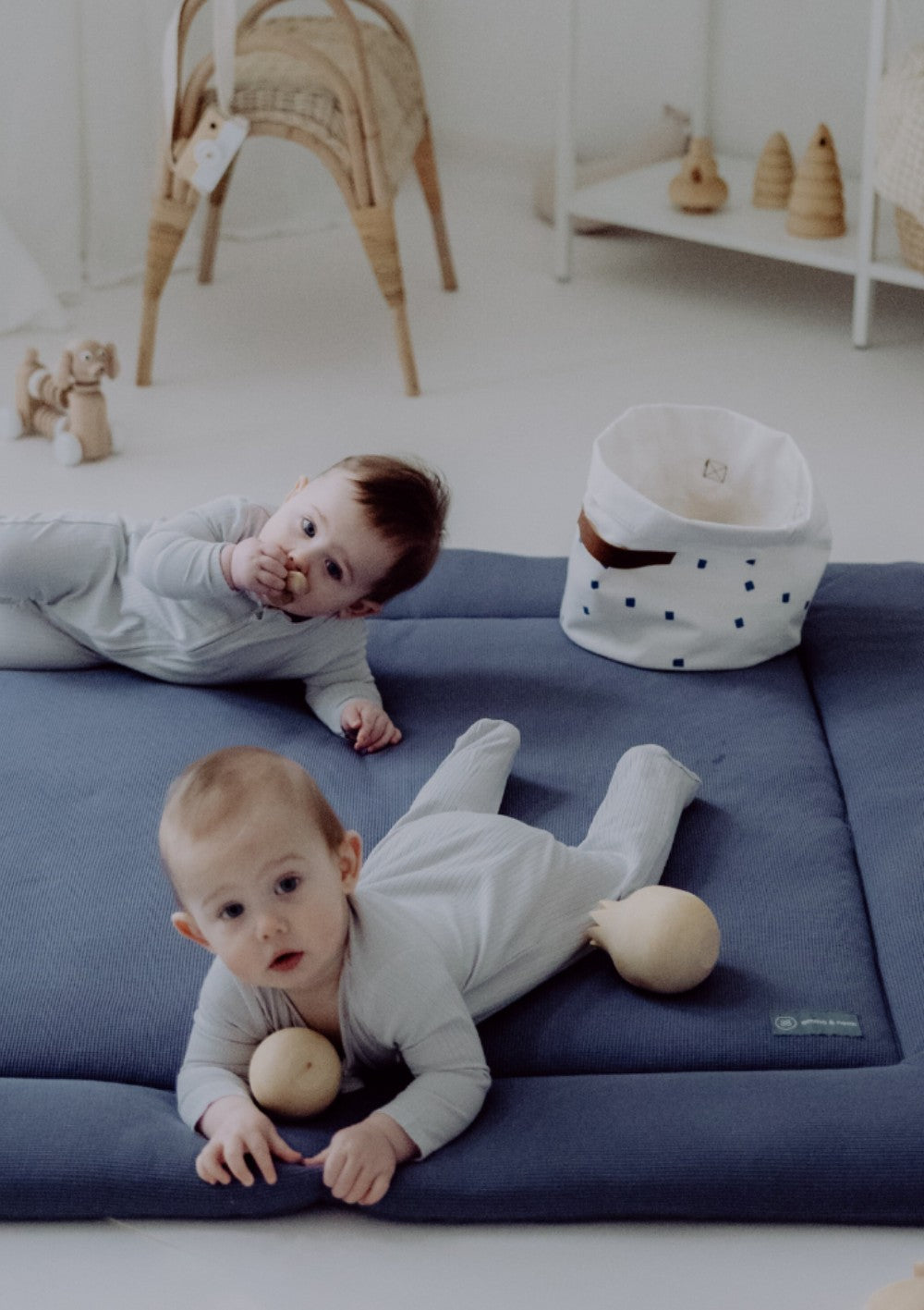 emma & noah Krabbeldecke Mini Piqué Essential Blau 120 x 120 cm