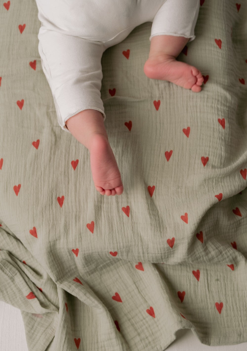 Studio Noos Musselin Mulltuch 'Swaddle Print Large' Green Hearts 120 x 120 cm