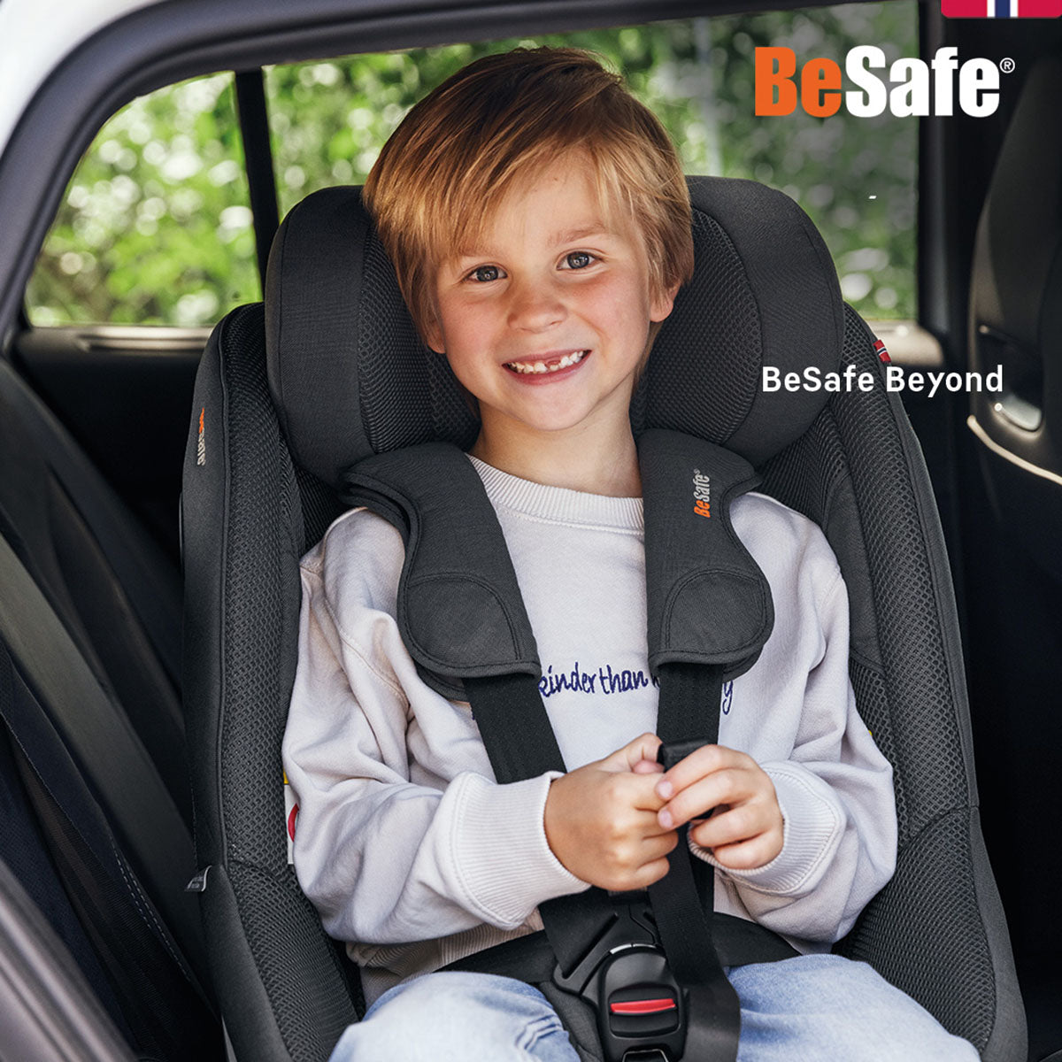 BeSafe Beyond System - eine Basis, zwei Kinderautositze - im Bild: BeSafe Beyond Kindersitz
