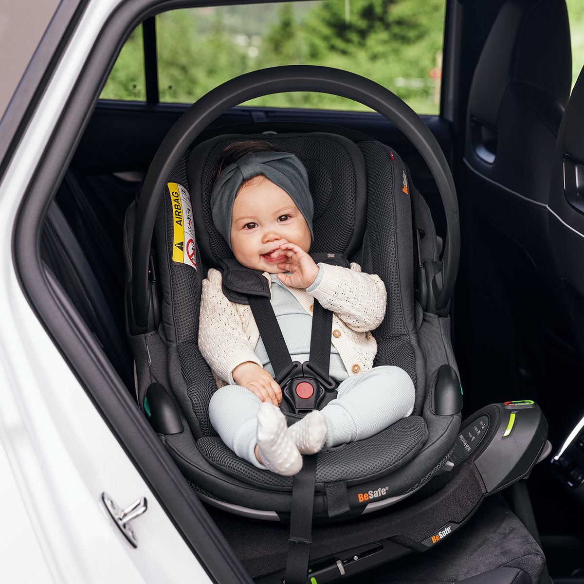 Kindersitze, um sicher unterwegs zu sein, von Anfang an - im Bild: BeSafe Beyond System - Go Beyond Babysitz