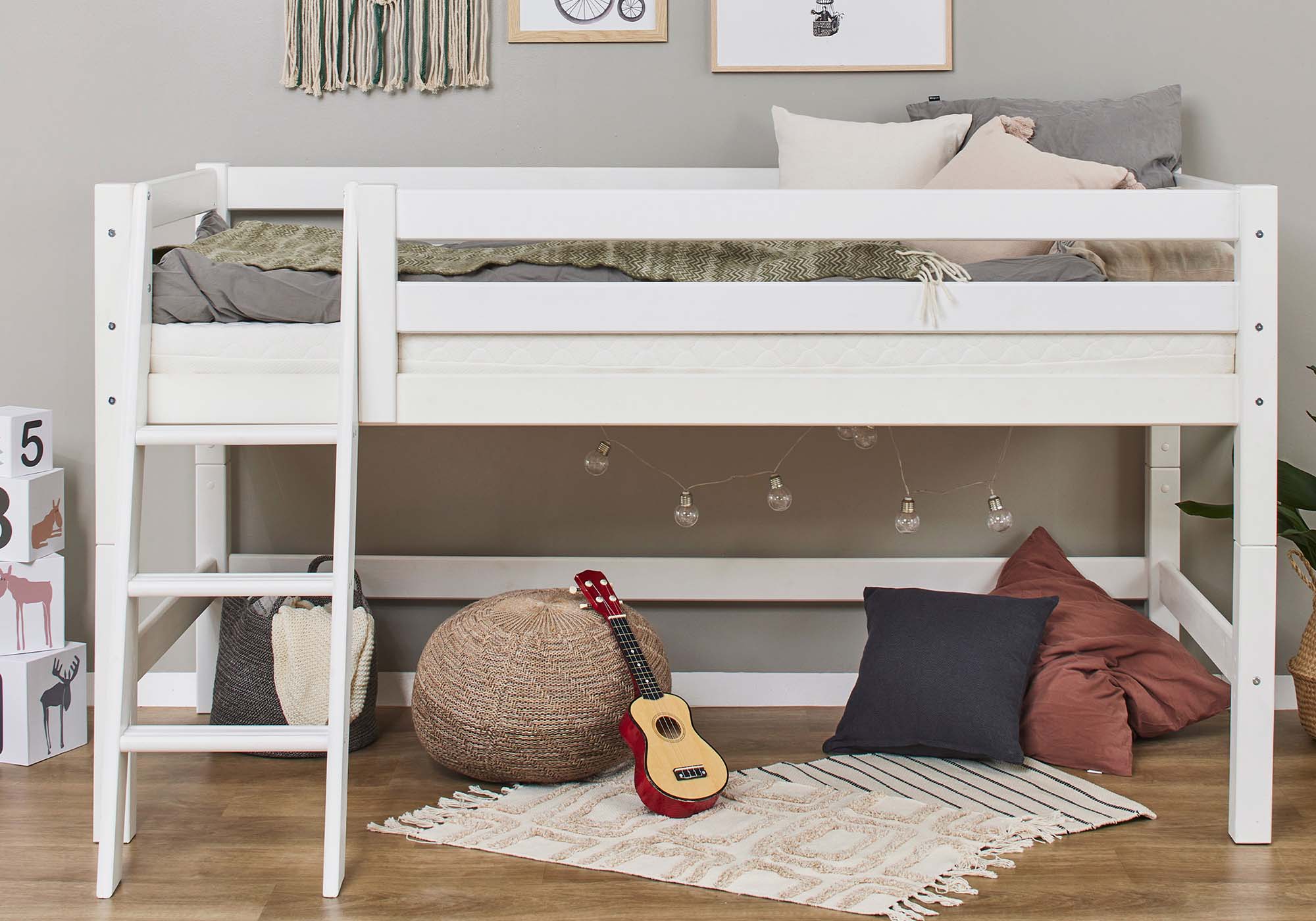 Hoppekids Möbel - bis zum 4.8.2025 20% Rabatt - im Bild: halbhohes Hochbett
