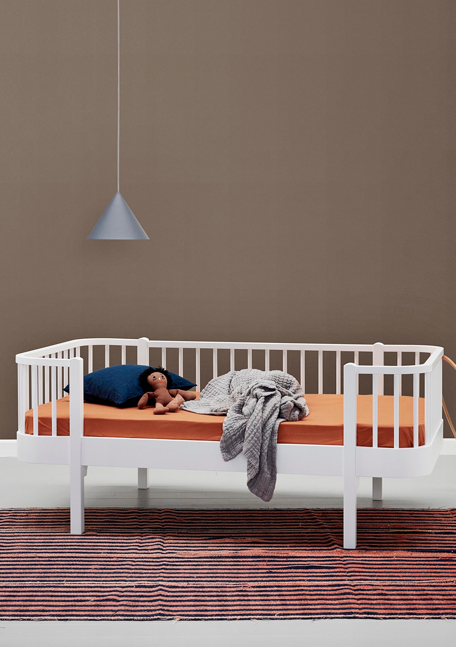 Oliver Furniture Wood Junior Bettsofa weiß