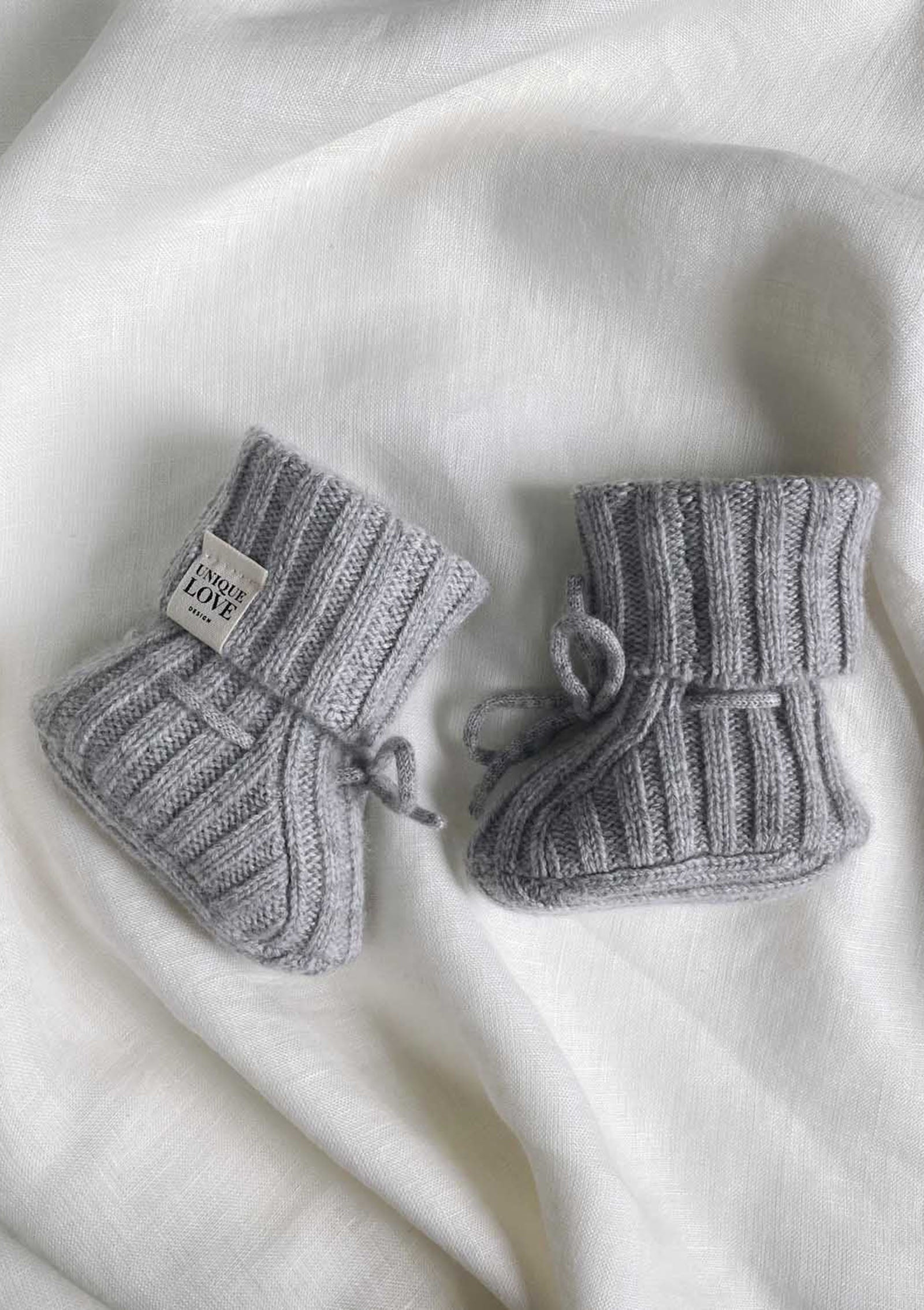 Newborn Cashmere Strickschuhe grau