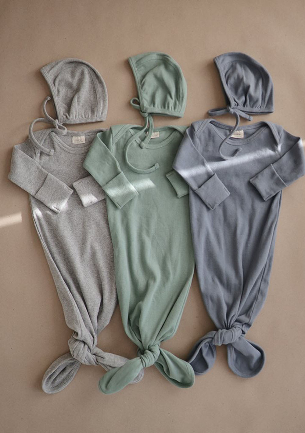 Geknotetes Babykleid