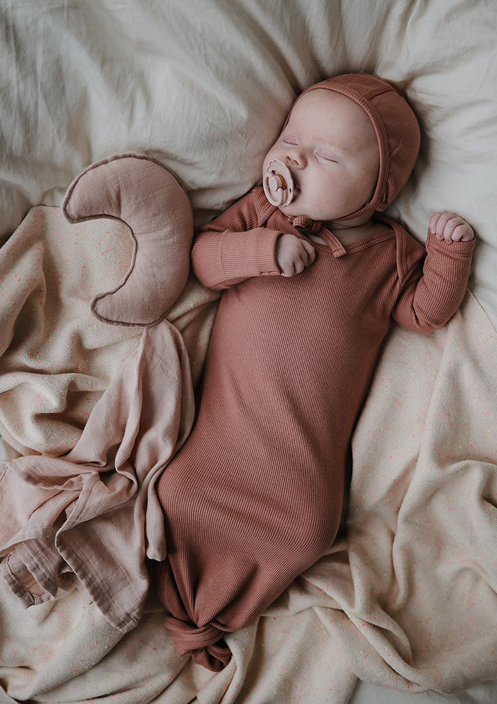 Geknotetes Babykleid cedar