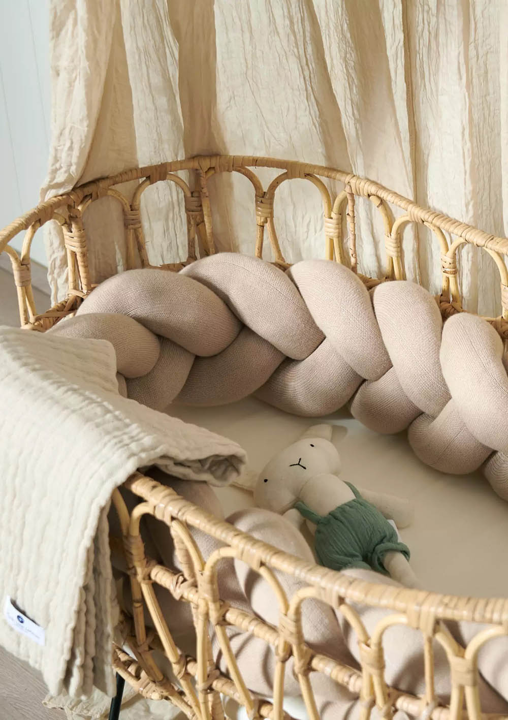 Bettschlange geflochten sand