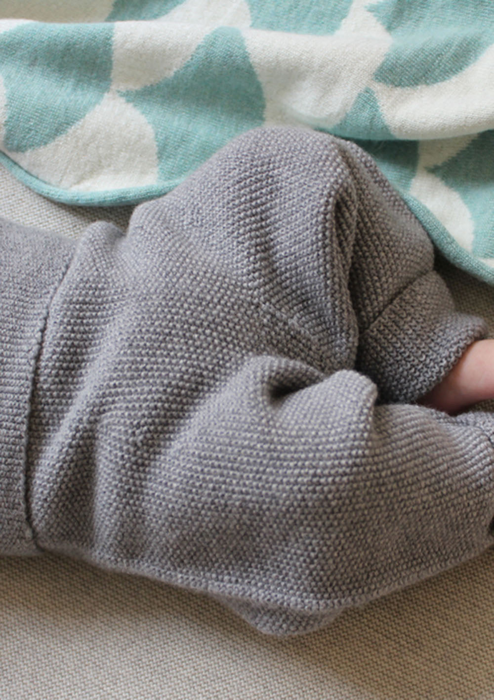 Babyhose Reiskornoptik stein