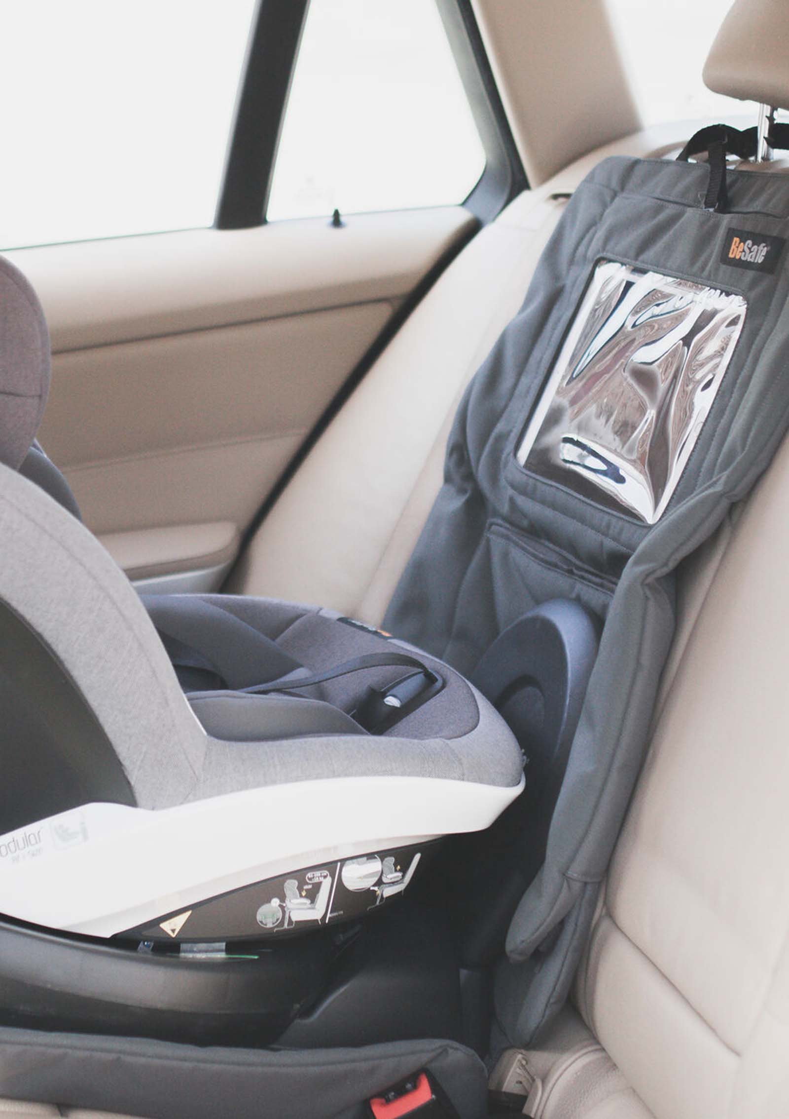 BeSafe 2-Phasen Schutzbezug inklusive iPad- / Tablethalterung: für eine  entspannte Reise und einen tollen Schmutzschutz von der Reboarderzeit bis  zum Ende der Kindersitzpflicht im vorwärtsgerichteten Kindersitz