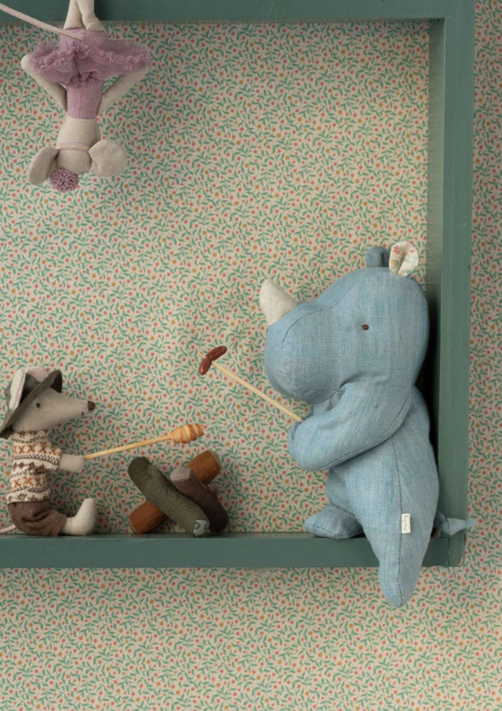 Maileg Stofftier 'Safari-Friends – Nashorn' klein blau/sand