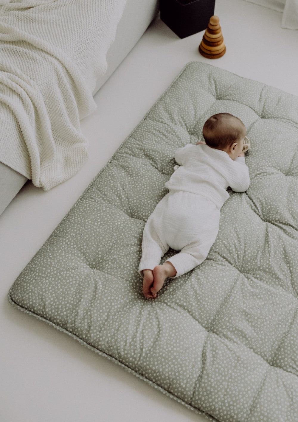 emma & noah Krabbeldecke Blume Salbei 120 x 120 cm