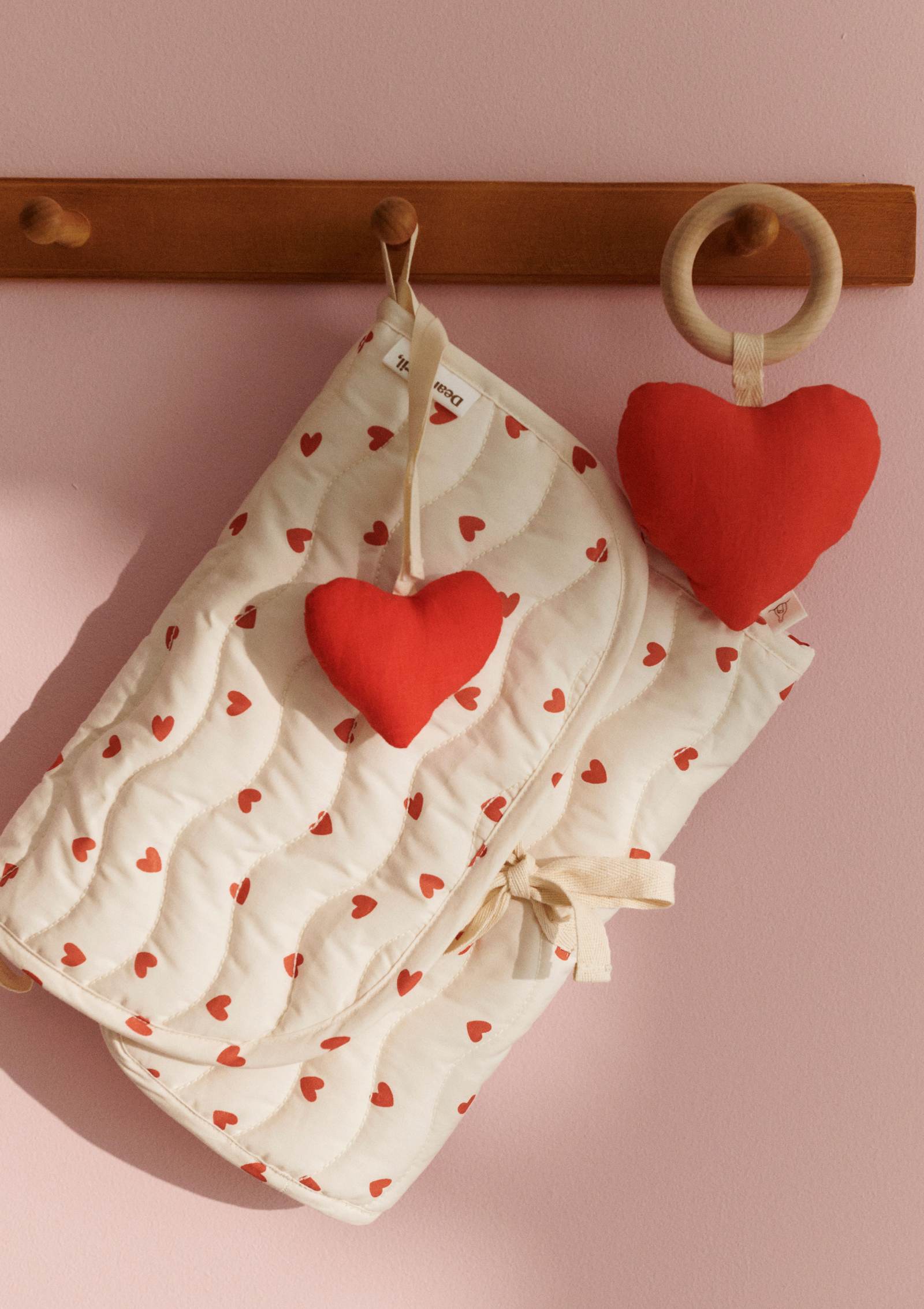 Dear April Wickelunterlage 'River' Little Love mit Schlaufe zum Aufhängen