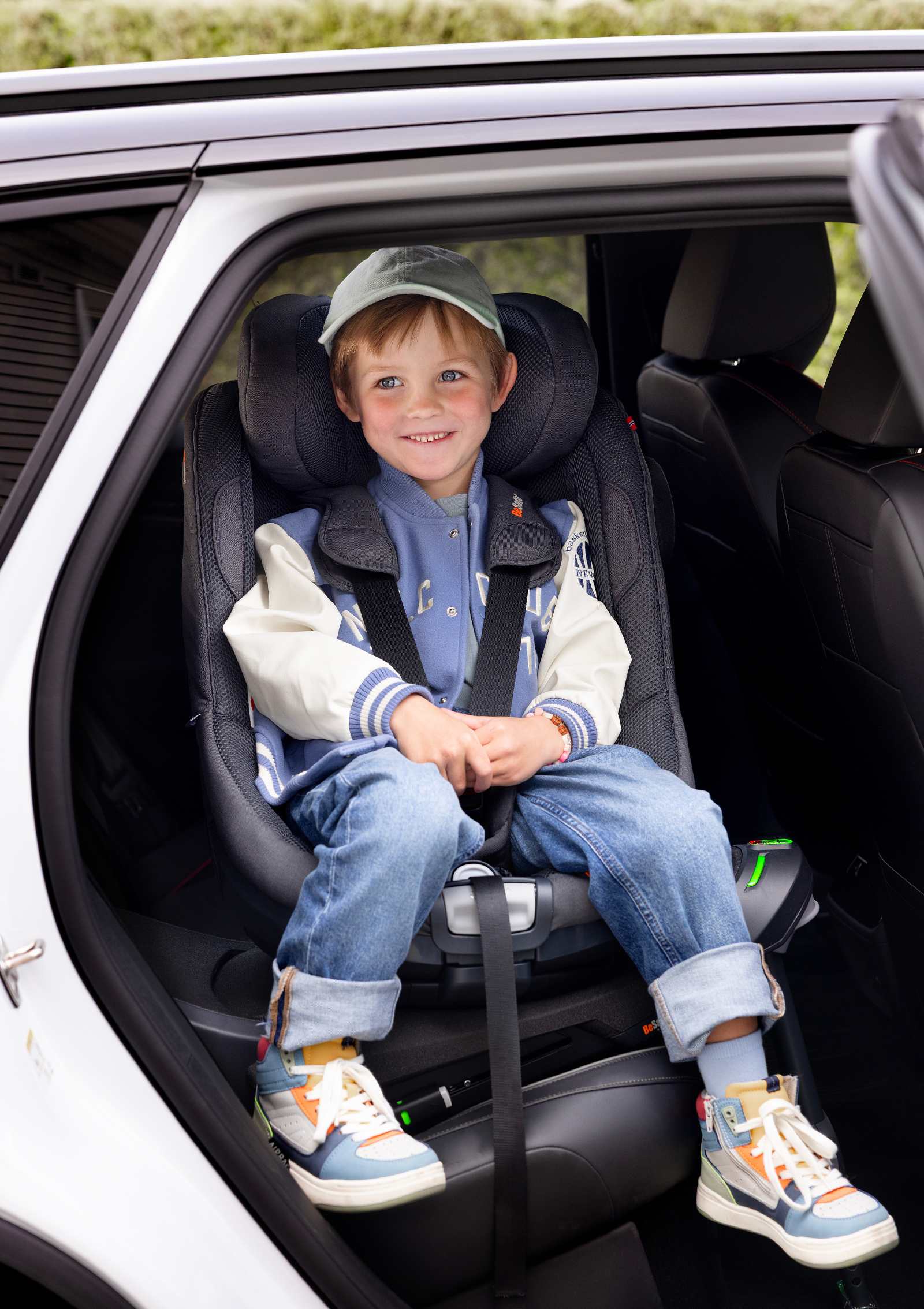 Kind im Schulalter in BeSafe Reboarder 'Beyond2' Anthracite Mesh