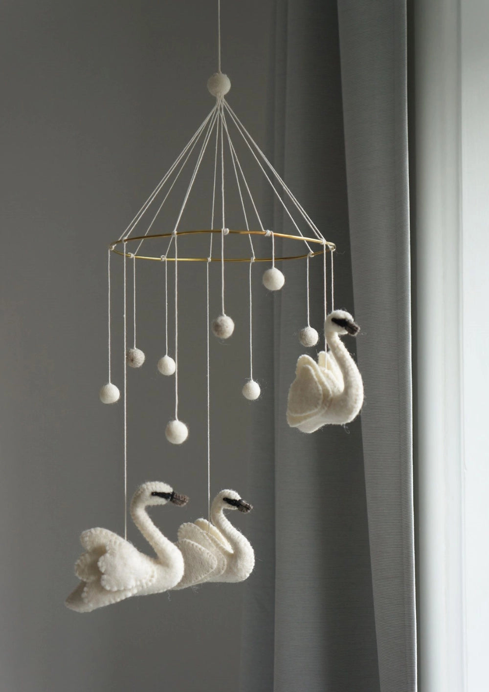 Gamcha Mobile 'Swans' Grey