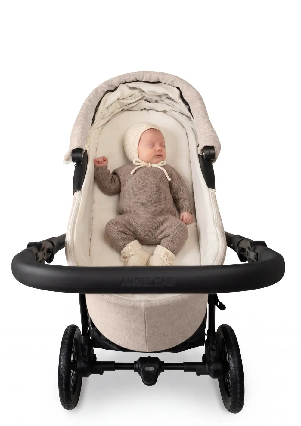 Angelcab Kinderwagen-Set 'U3-Series' – Neugeborenes liegt in der geräumigen Babywanne