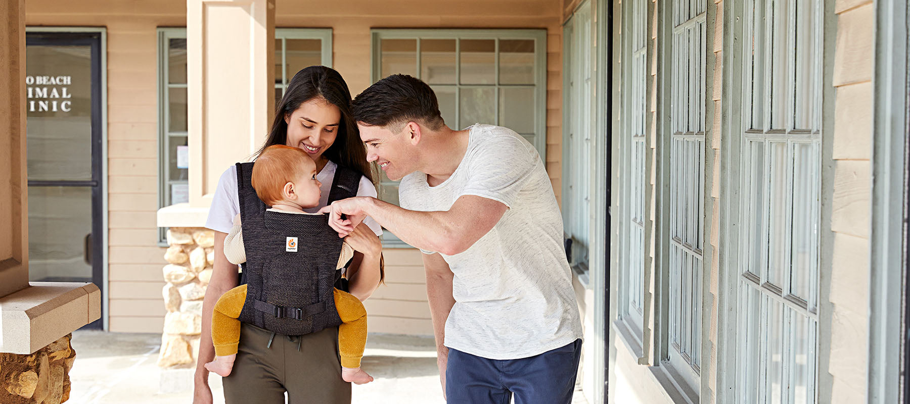 Erstausstattung - Alles für du unterwegs mit Baby & Kleinkind brauchst, im Bild: Ergobaby Babytrage
