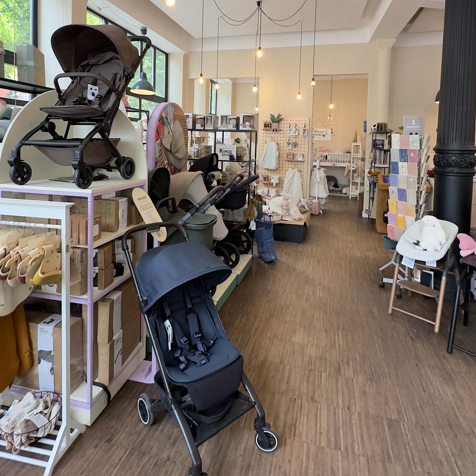 Kinderwagen, Kindermöbel, Erstausstattung im Baby Concept Store KIND DER STADT - dein Babyladen in Hamburg