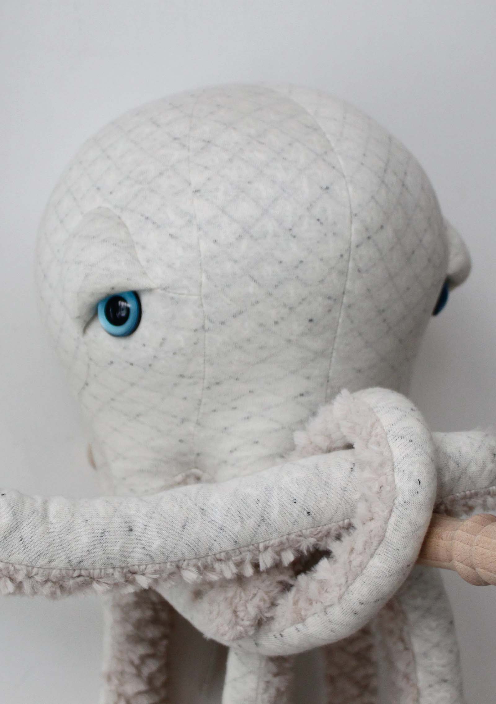 Big Stuffed Kuscheltier 'Small Albino Octopus'
